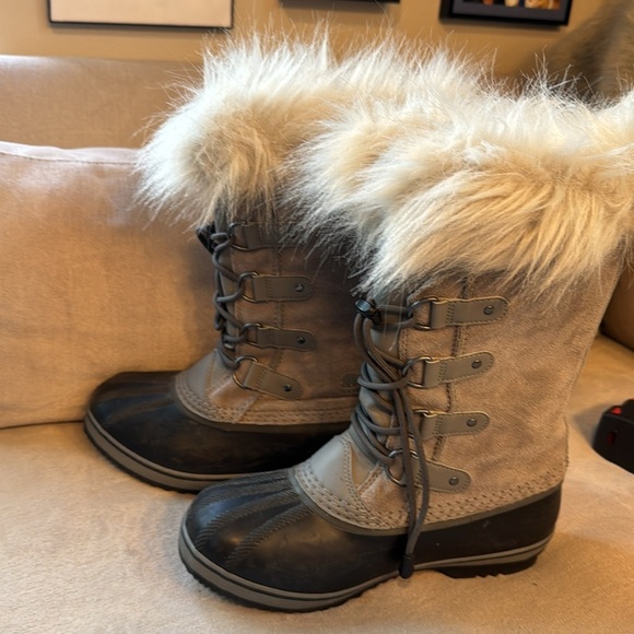 Sorel JOAN OF ARCTIC™ WOMEN'S WATERPROOF BOOT - Picture 2 of 11